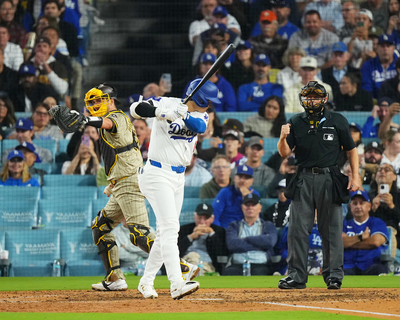 ドジャース対パドレス　7回裏ドジャース2死、空振りの三振に倒れる大谷（撮影・菅敏）