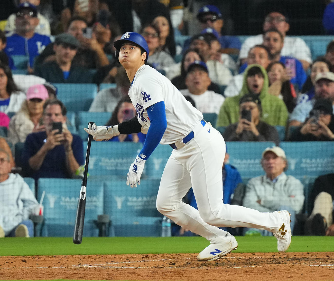 ドジャース対パドレス　5回裏ドジャース1死、左飛に倒れる大谷（撮影・菅敏）