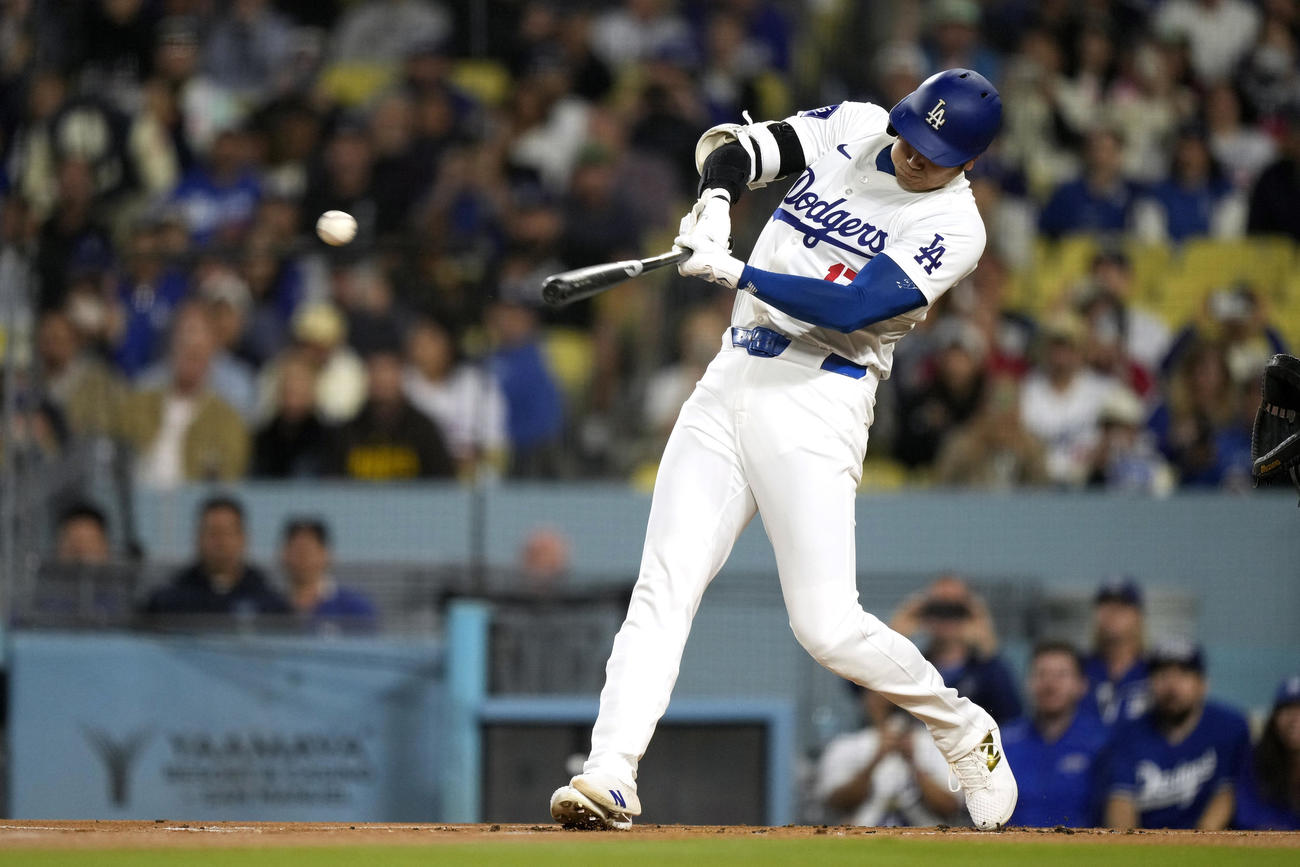 大谷翔平はパドレス戦1回裏に二塁打を放った（AP）