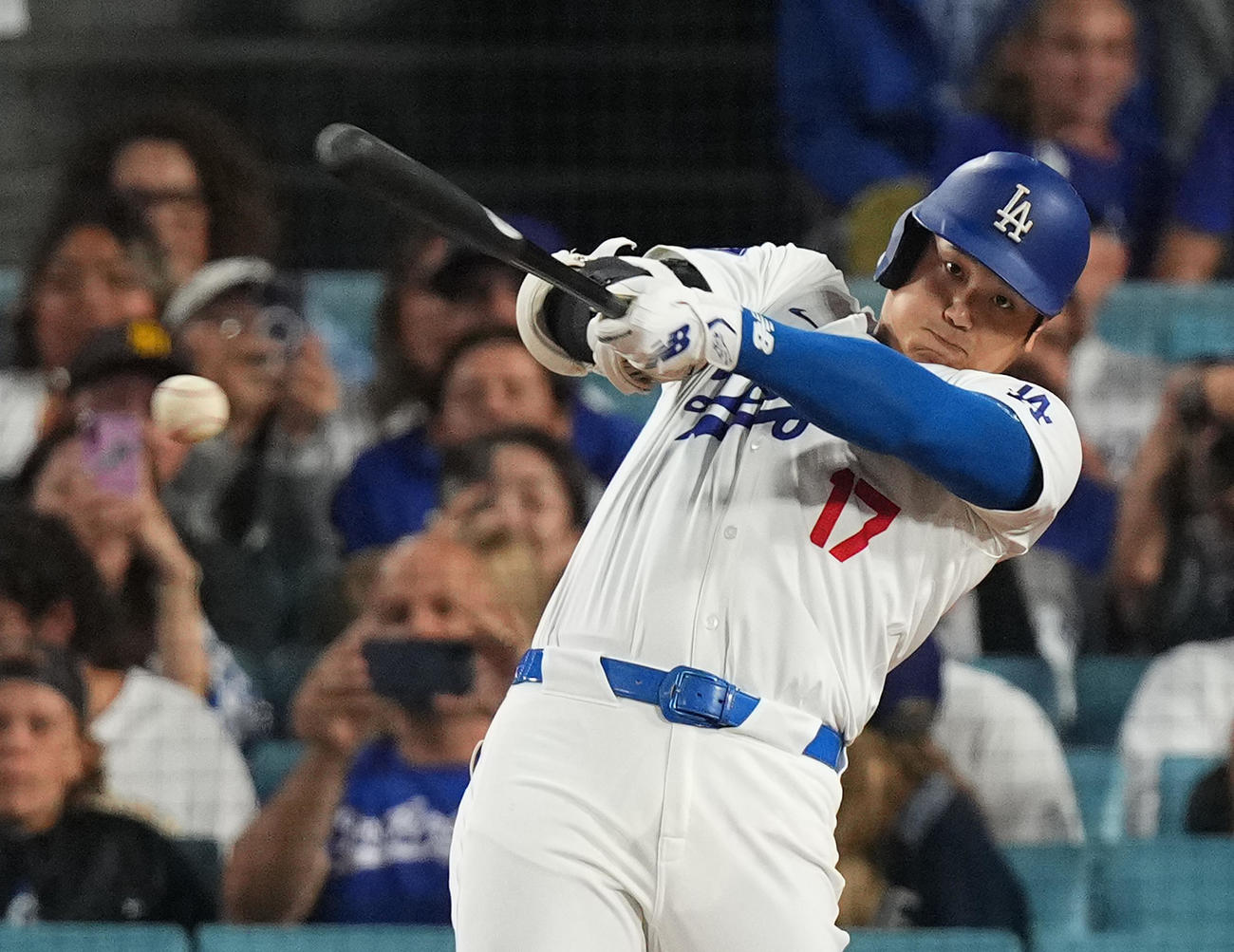 ドジャース対パドレス　1回裏ドジャース無死、遊ゴロに倒れる大谷（撮影・菅敏）
