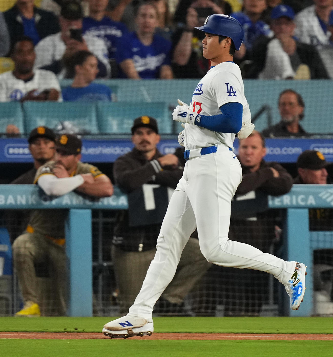 ドジャース対パドレス　1回裏ドジャース無死、遊ゴロに倒れる大谷（撮影・菅敏）