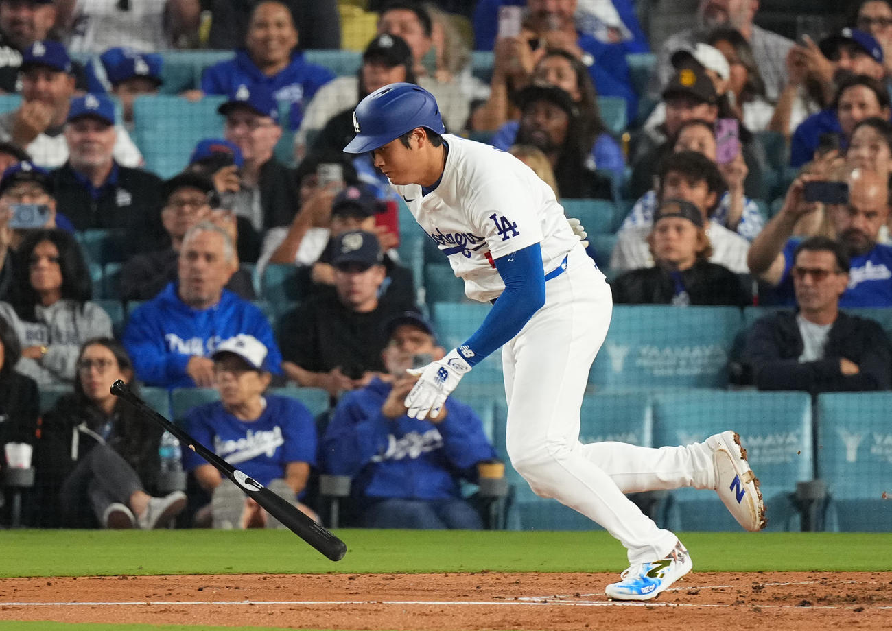ドジャース対パドレス　3回裏ドジャース2死、一ゴロに倒れる大谷（撮影・菅敏）