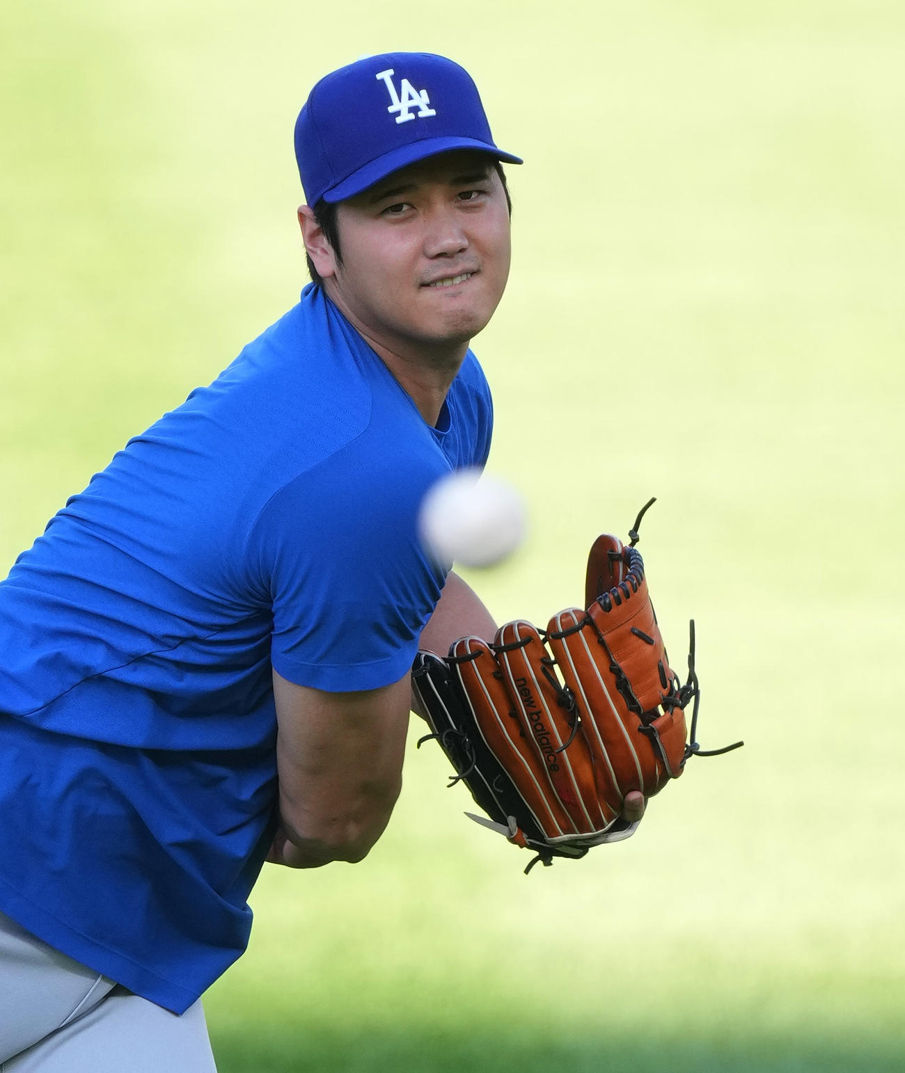 ロッキーズ対ドジャース　試合前、キャッチボールで調整するドジャース大谷（撮影・菅敏）
