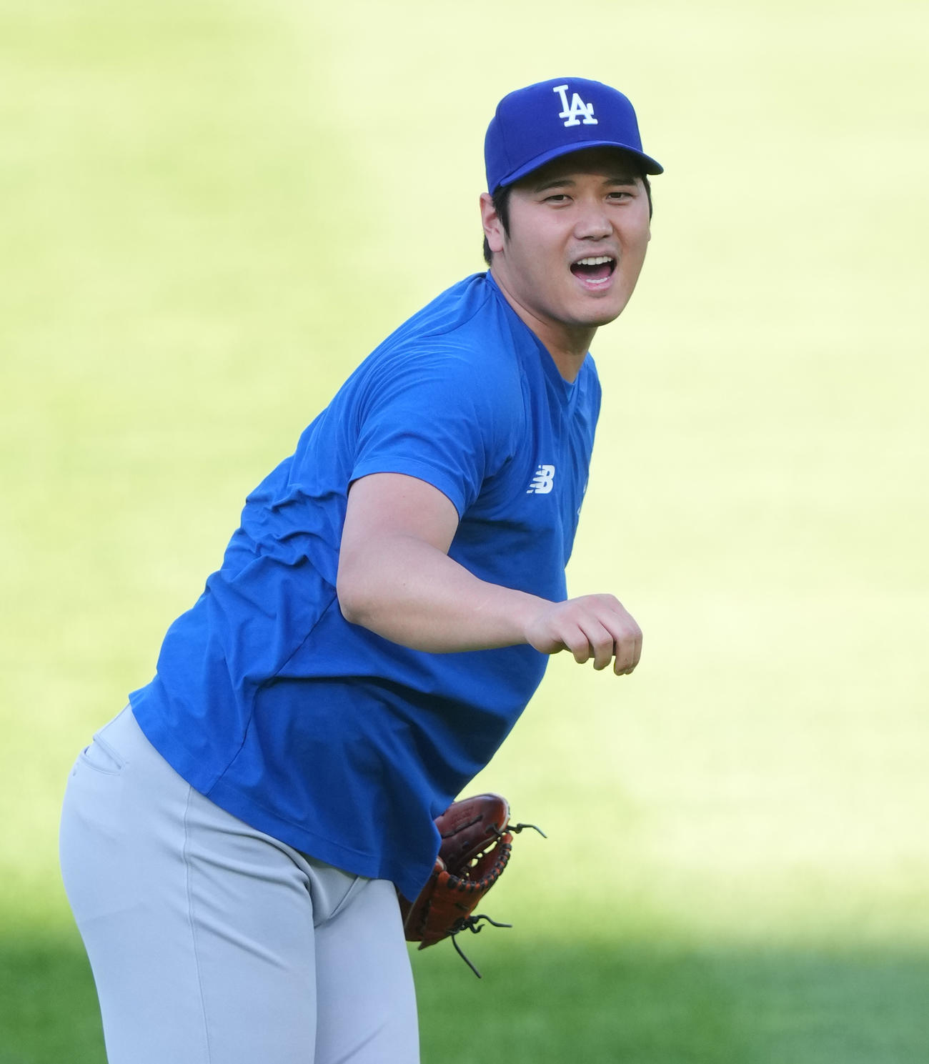 ロッキーズ対ドジャース　試合前、キャッチボールで調整するドジャース大谷（撮影・菅敏）