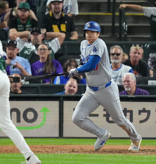 ロッキーズ対ドジャース　9回表ドジャース無死一、二塁、二ゴロに倒れる大谷（撮影・菅敏）