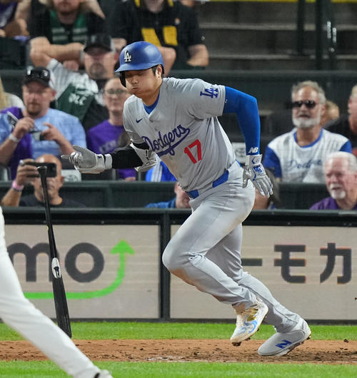 ロッキーズ対ドジャース　9回表ドジャース無死一、二塁、二ゴロに倒れる大谷（撮影・菅敏）