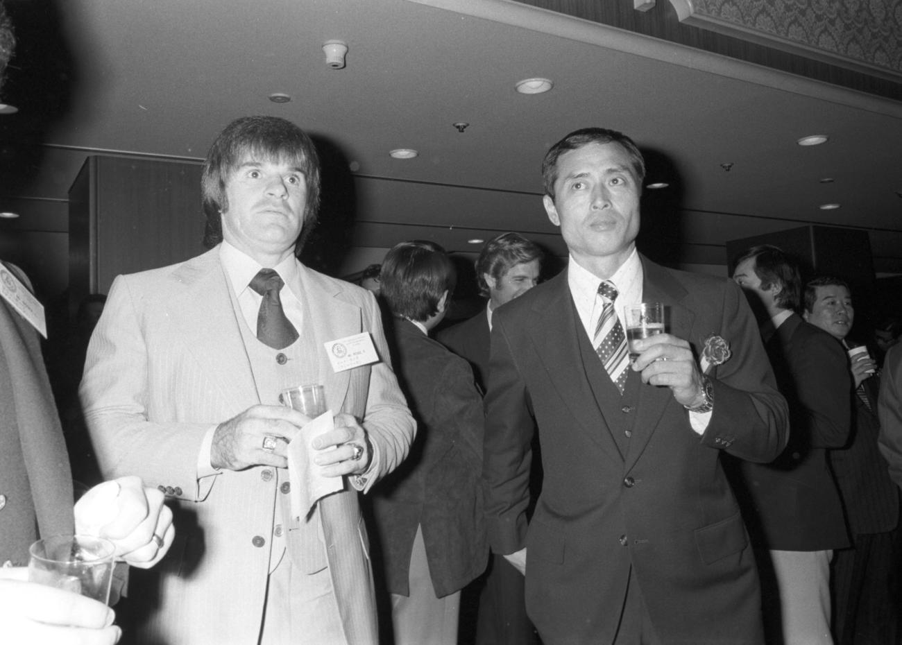 大リーグ・オールスター歓迎パーティー　パーティで記念撮影するフィリーズのピート・ローズ氏（左）と巨人王貞治（1979年11月6日撮影）