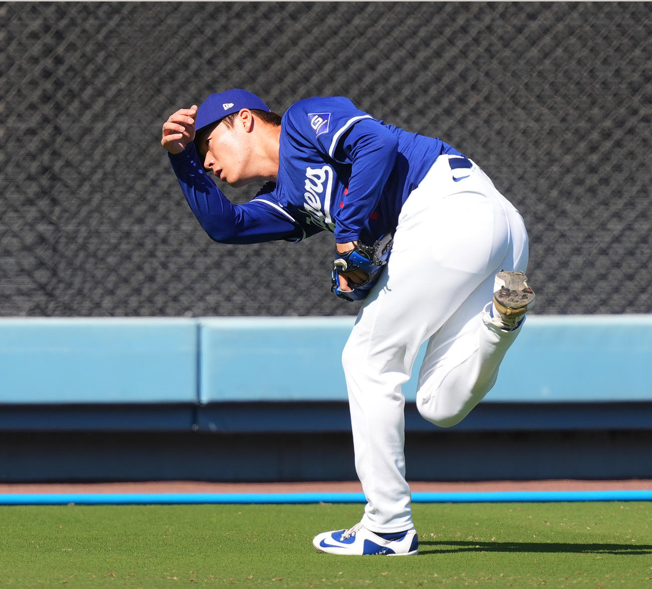 デビジョンシリーズに向け、調整するドジャース山本（撮影・菅敏）