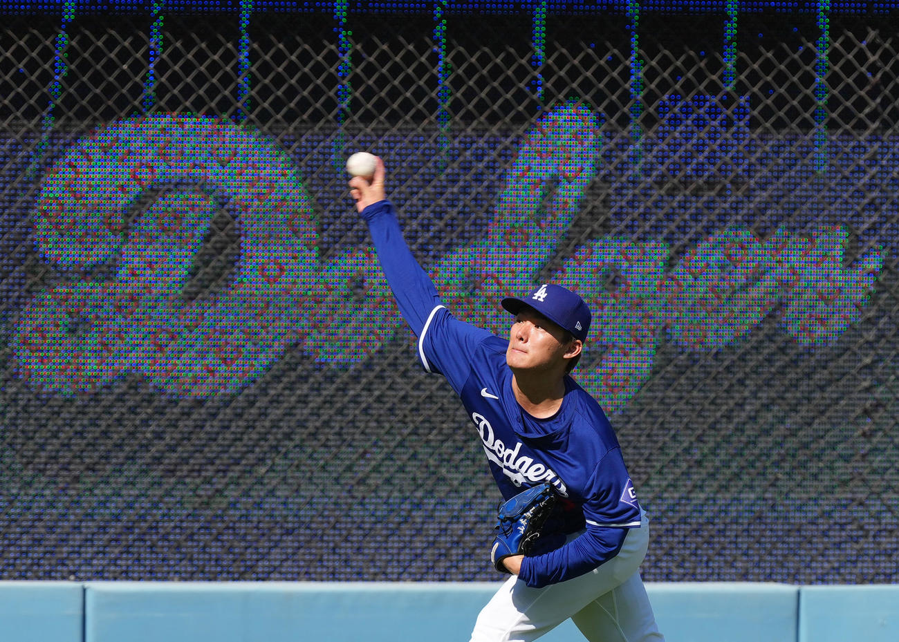 デビジョンシリーズに向け、調整するドジャース山本（撮影・菅敏）