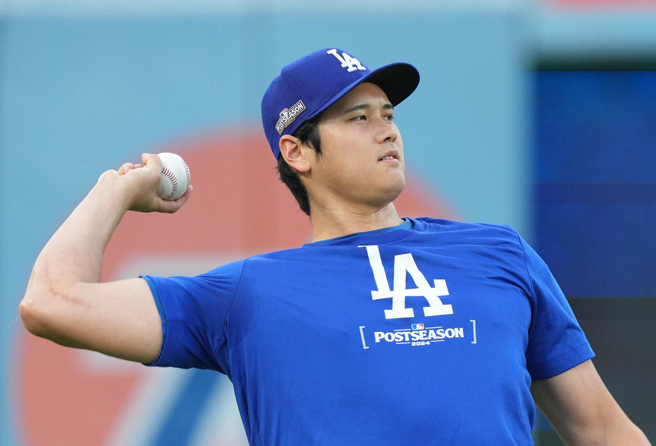 デビジョンシリーズ前日練習で調整するドジャース大谷（撮影・菅敏）