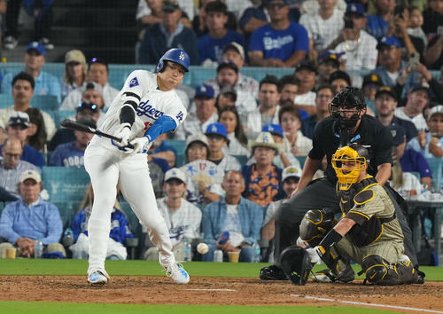 ドジャース対パドレス 6回裏ドジャース無死、空振りの三振に倒れる大谷(撮影・菅敏)