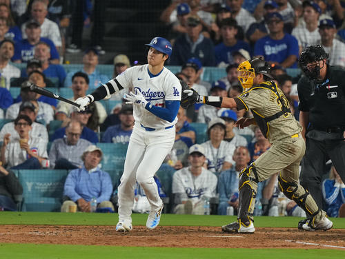 ドジャース対パドレス 6回裏ドジャース無死、空振りの三振に倒れる大谷(撮影・菅敏)