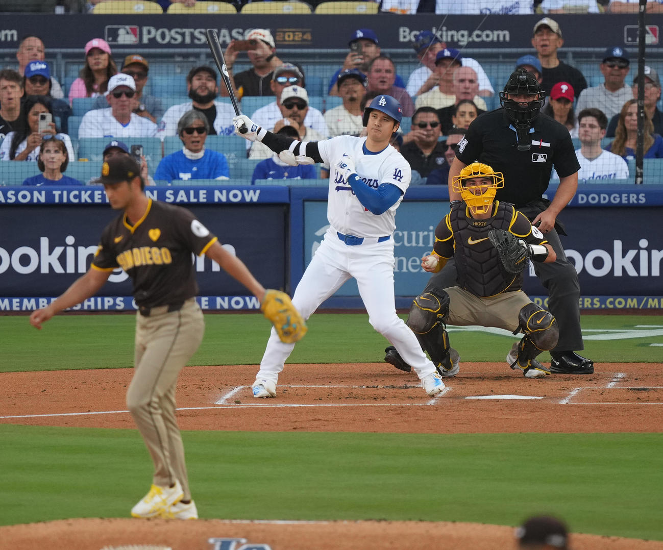 ドジャース対パドレス　1回裏ドジャース無死空振りの三振に倒れる大谷。投手ダルビッシュ（撮影・菅敏）