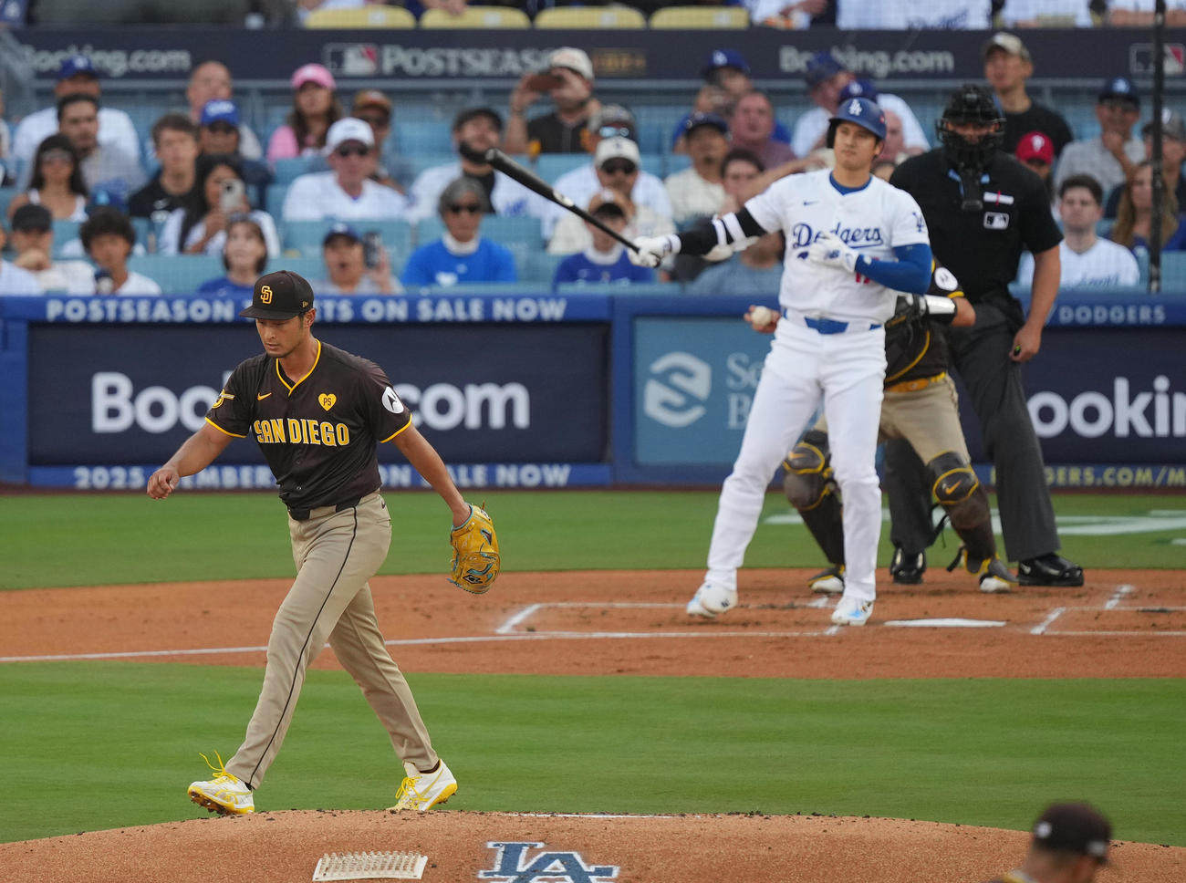 ドジャース対パドレス　1回裏ドジャース無死、大谷を空振りの三振に仕留めるダルビッシュ（撮影・菅敏）