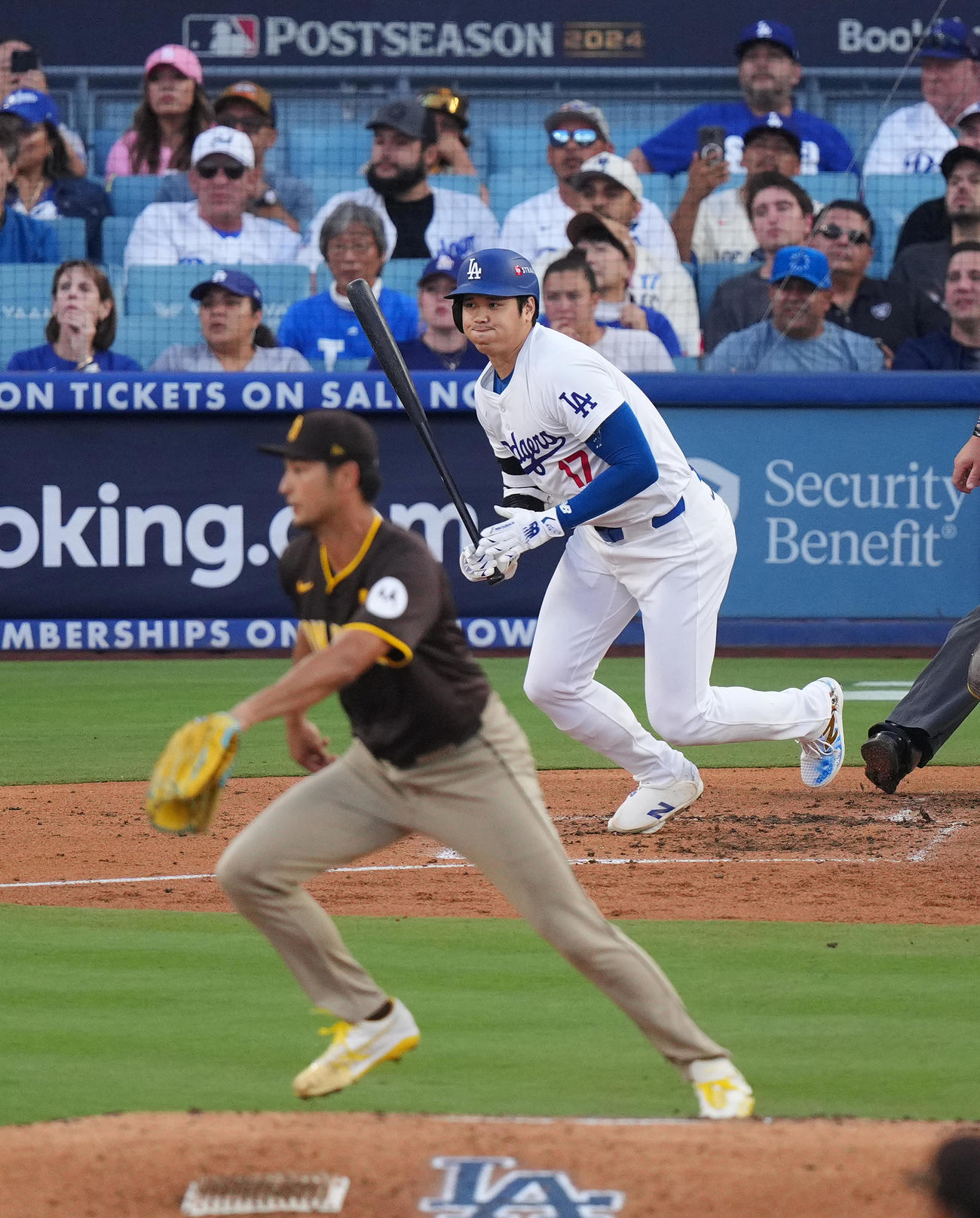 ドジャース対パドレス　3回裏ドジャース1死、一ゴロに倒れる大谷。投手ダルビッシュ（撮影・菅敏）
