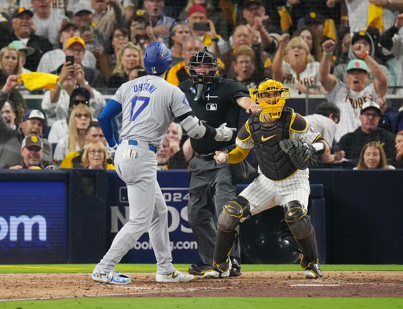 パドレス対ドジャース　8回表ドジャース無死、見逃しの三振に倒れる大谷（撮影・菅敏）