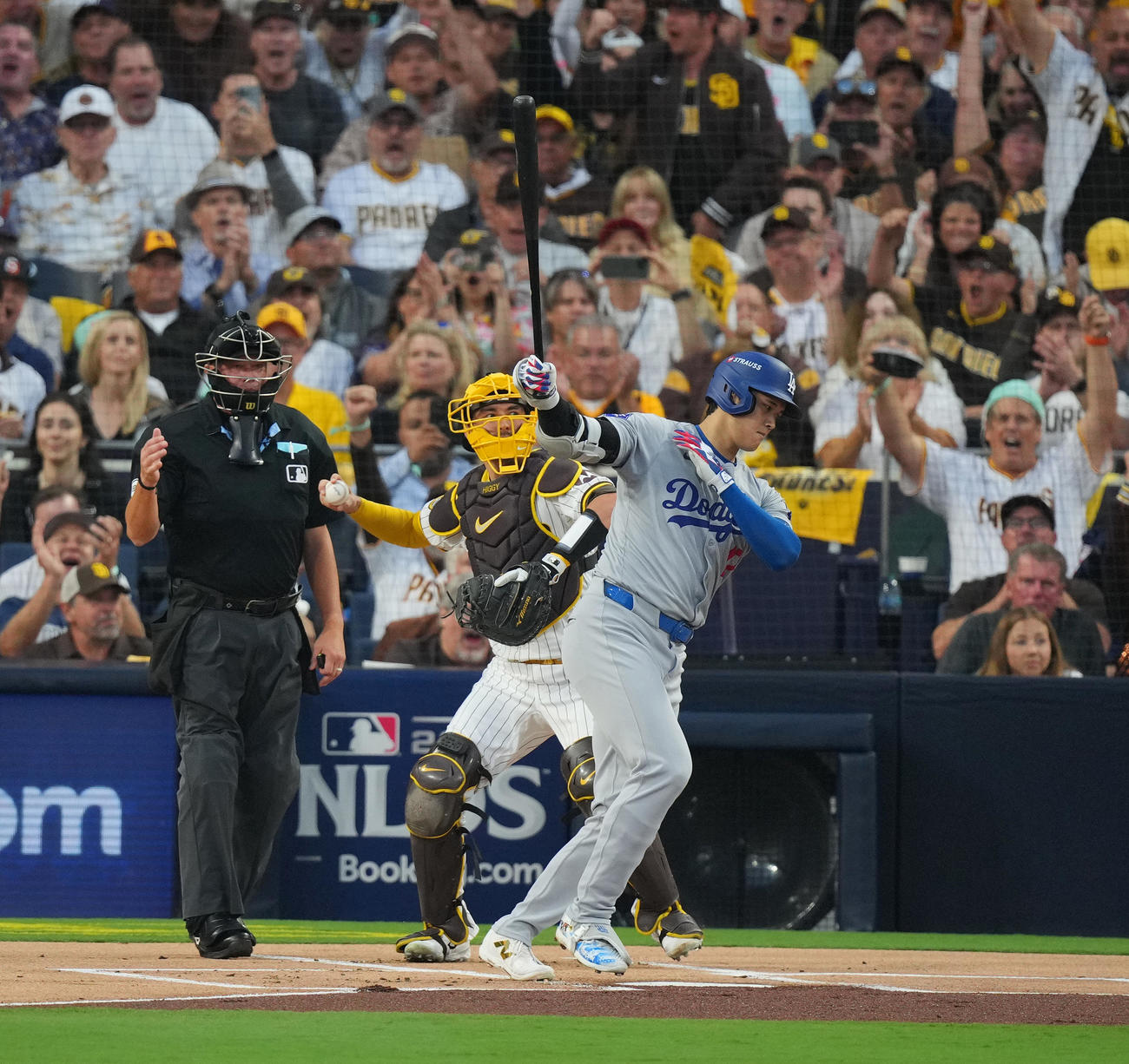 パドレス対ドジャース　1回表ドジャース無死、空振りの三振に倒れる大谷（撮影・菅敏）