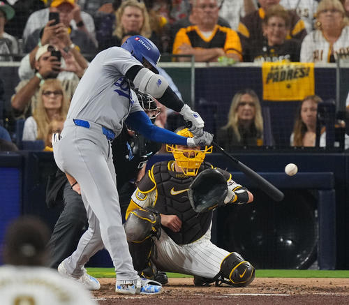 パドレス対ドジャース　5回表ドジャース無死、中飛に倒れる大谷（撮影・菅敏）