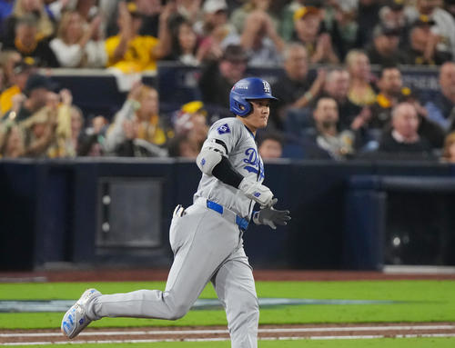 パドレス対ドジャース　5回表ドジャース無死、中飛に倒れ、厳しい表情を見せる大谷（撮影・菅敏）