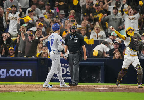 パドレス対ドジャース　8回表ドジャース無死、見逃しの三振に倒れる大谷（撮影・菅敏）