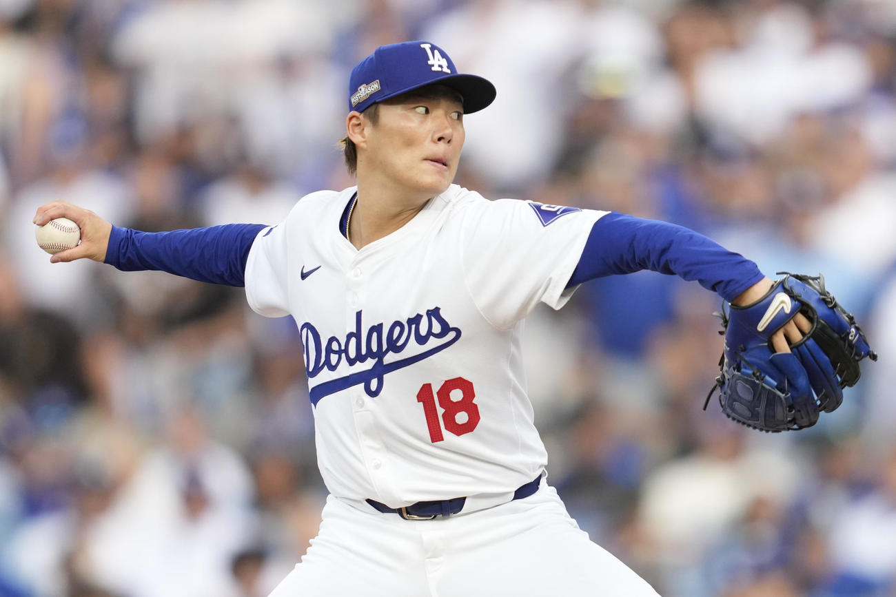 パドレス戦に先発した山本由伸（AP)