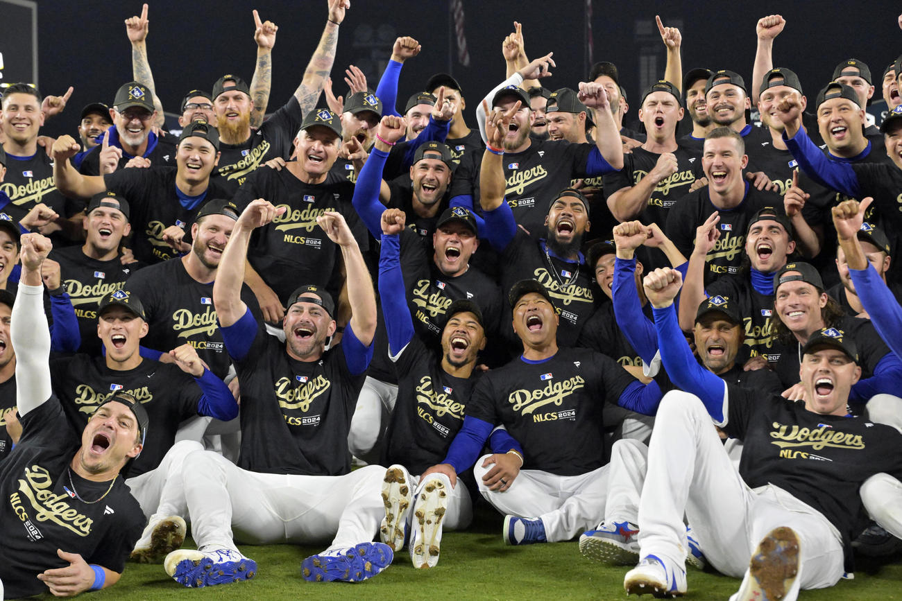 ドジャース対パドレス　リーグ優勝決定シリーズ進出を決めたドジャースの選手たち（ロイター）