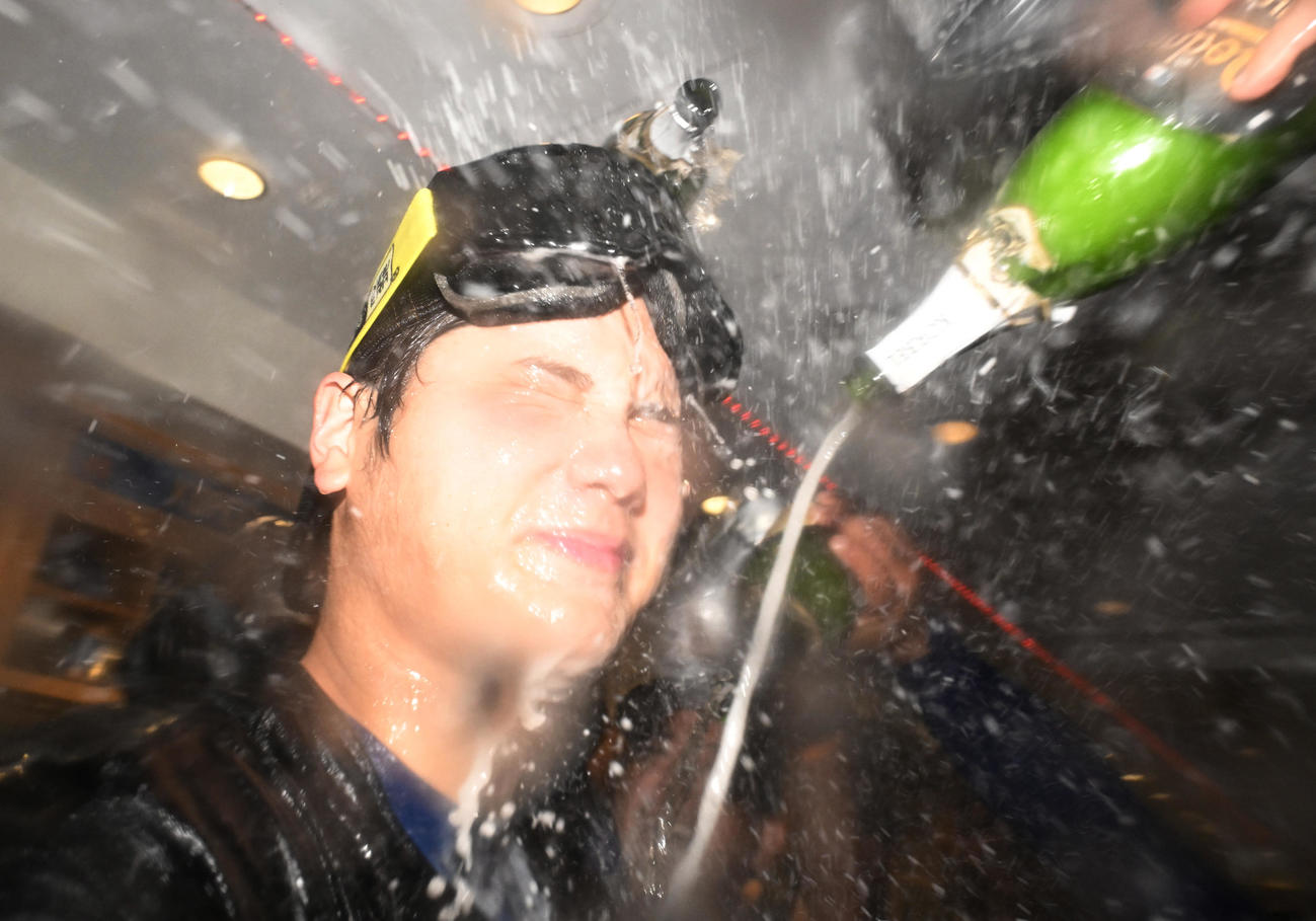 リーグ優勝決定シリーズに進出を決め、シャンパンファイトを楽しむドジャース大谷（代表撮影）