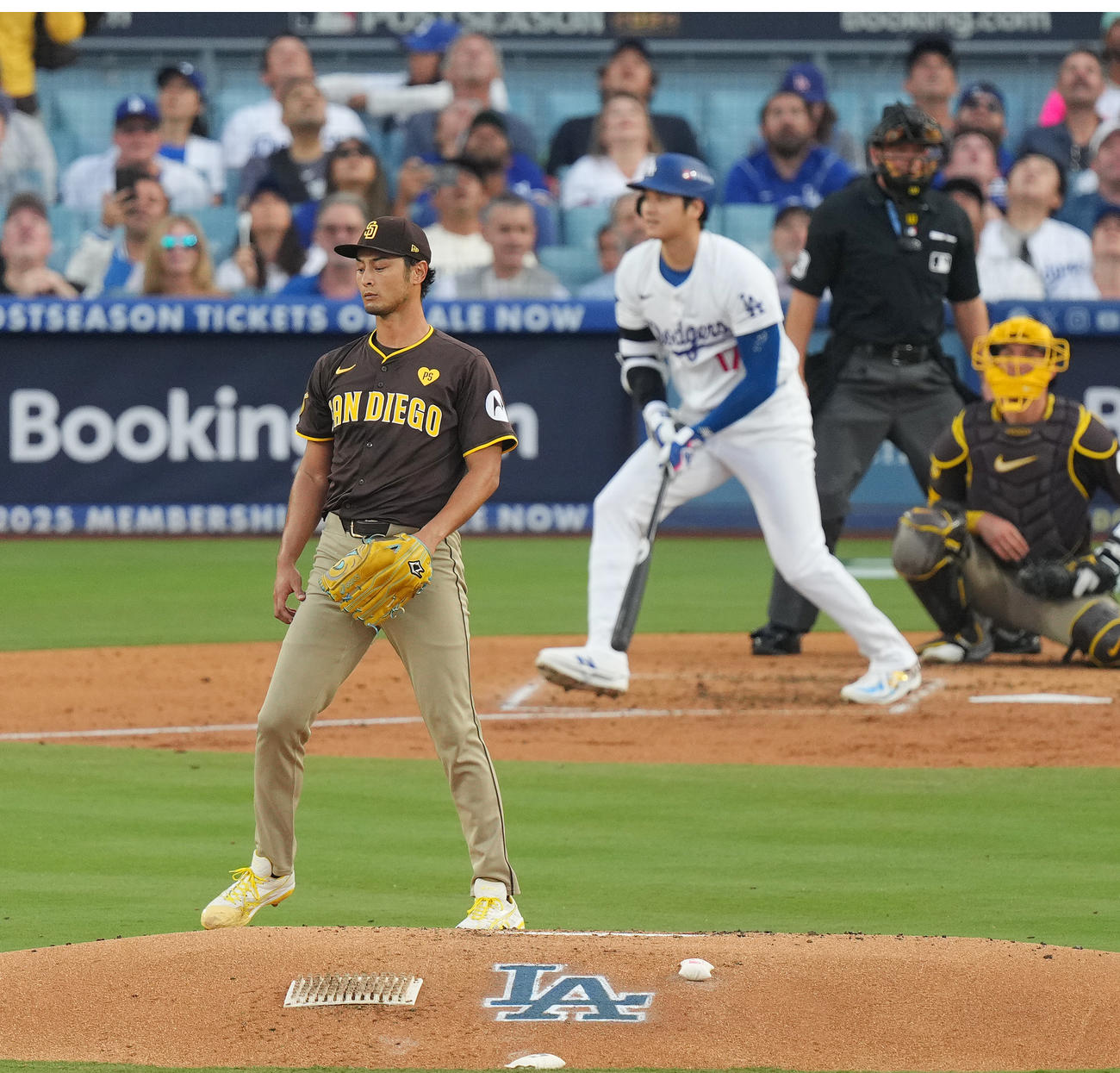 ドジャース対パドレス　3回裏ドジャース1死、大谷を三飛に打ち取るダルビッシュ（撮影・菅敏）