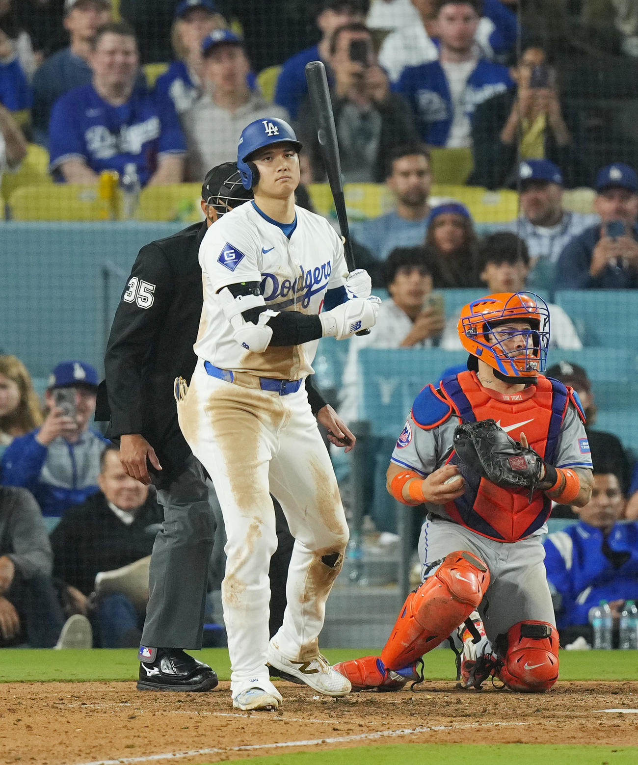 ジャース対メッツ　8回裏ドジャース1死一、二塁、四球を選ぶ大谷（撮影・菅敏）