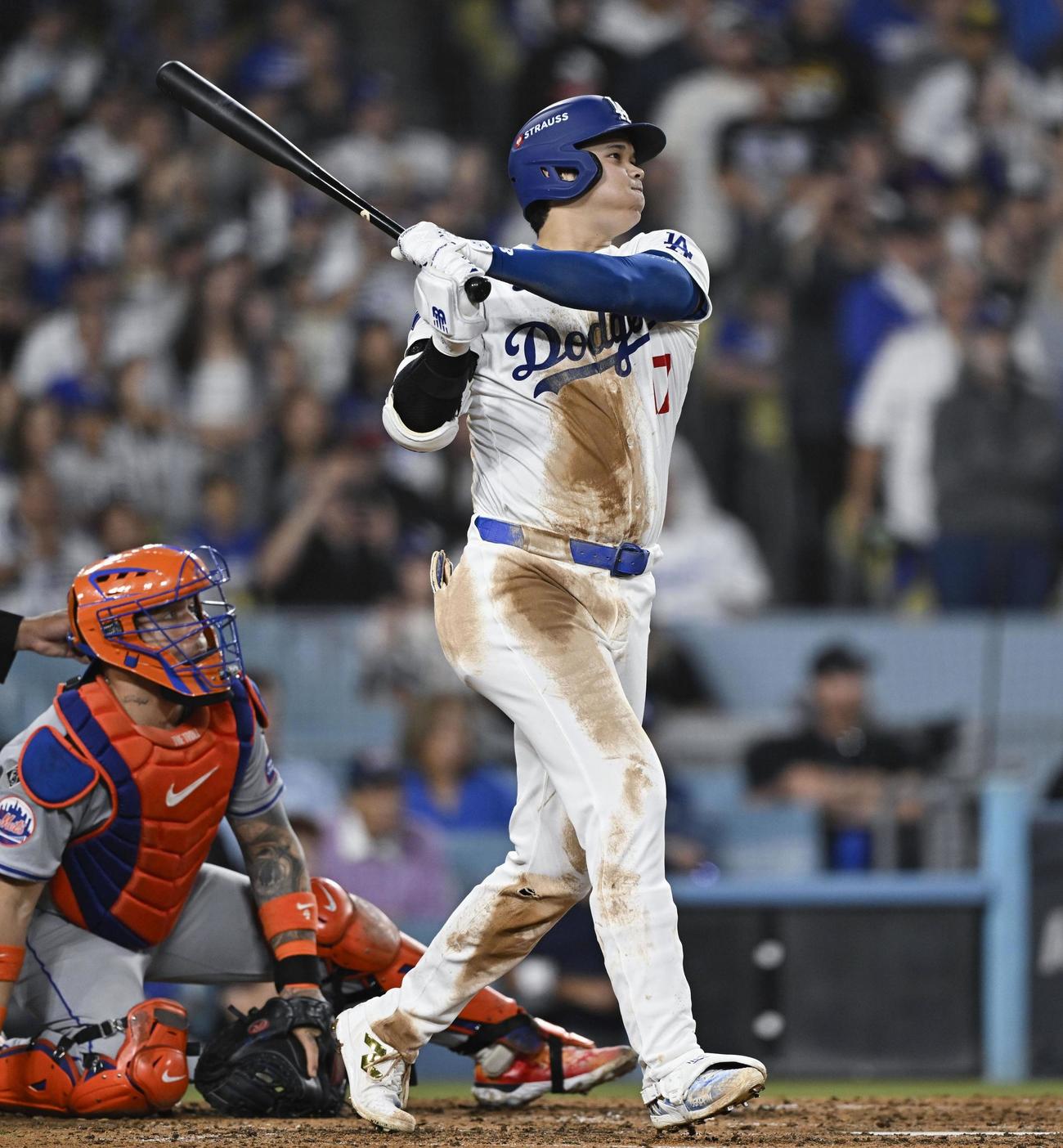 メッツ戦の4回、右翼フェンス直撃の安打を放つドジャース大谷（共同）
