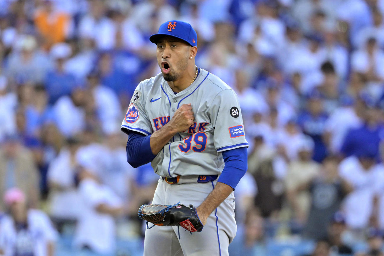ドジャース対メッツ　試合に勝利し、喜びを表現するメッツの守護神エドウィン・ディアス（ロイター）
