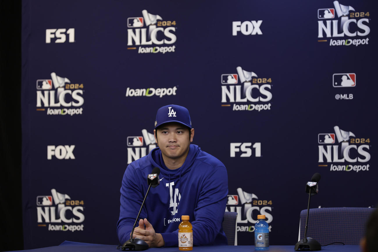 メッツ戦前日にニューヨークで会見した大谷翔平（AP)