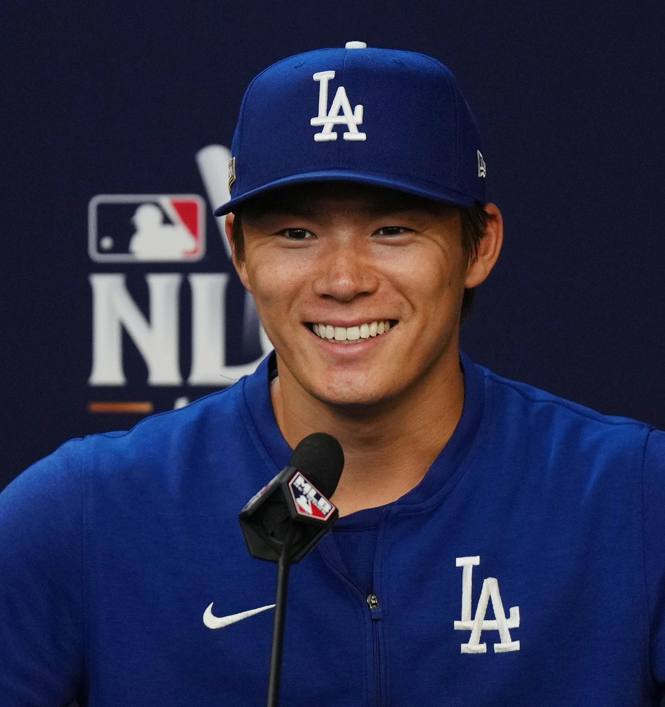 リーグ優勝シリーズ第3戦　メッツ対ドジャース　試合前、会見するドジャース山本（撮影・菅敏）