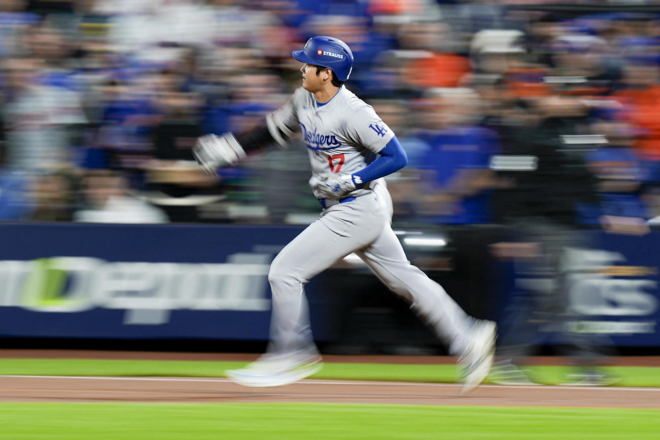 大谷翔平は1回に先頭打者本塁打を放った（AP)