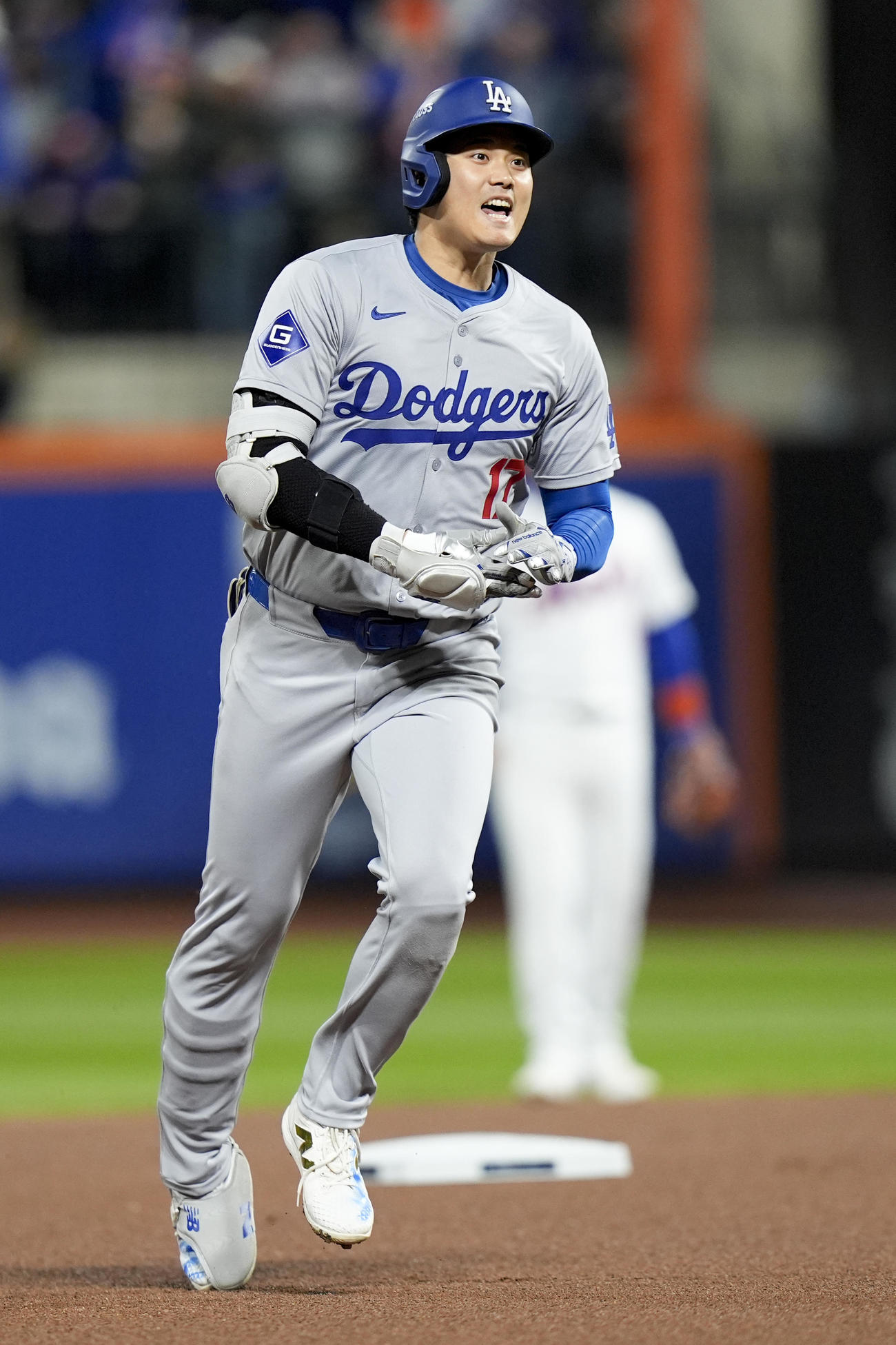 大谷翔平は1回に先頭打者本塁打を放つと喜びの表情を見せた（AP)