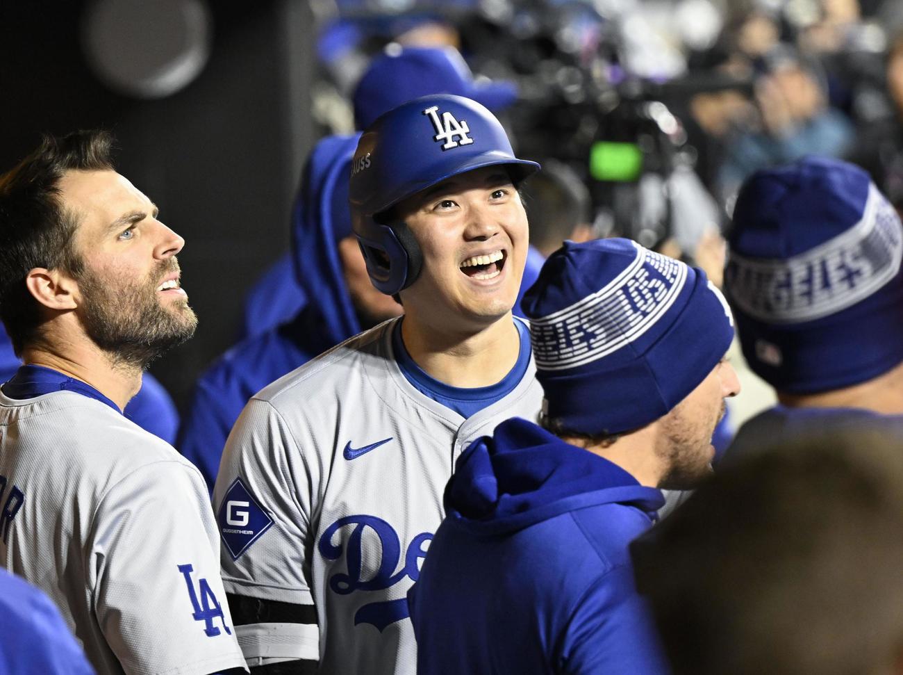 2試合連続本塁打となる先制ソロを放ち、笑顔のドジャース・大谷（共同）