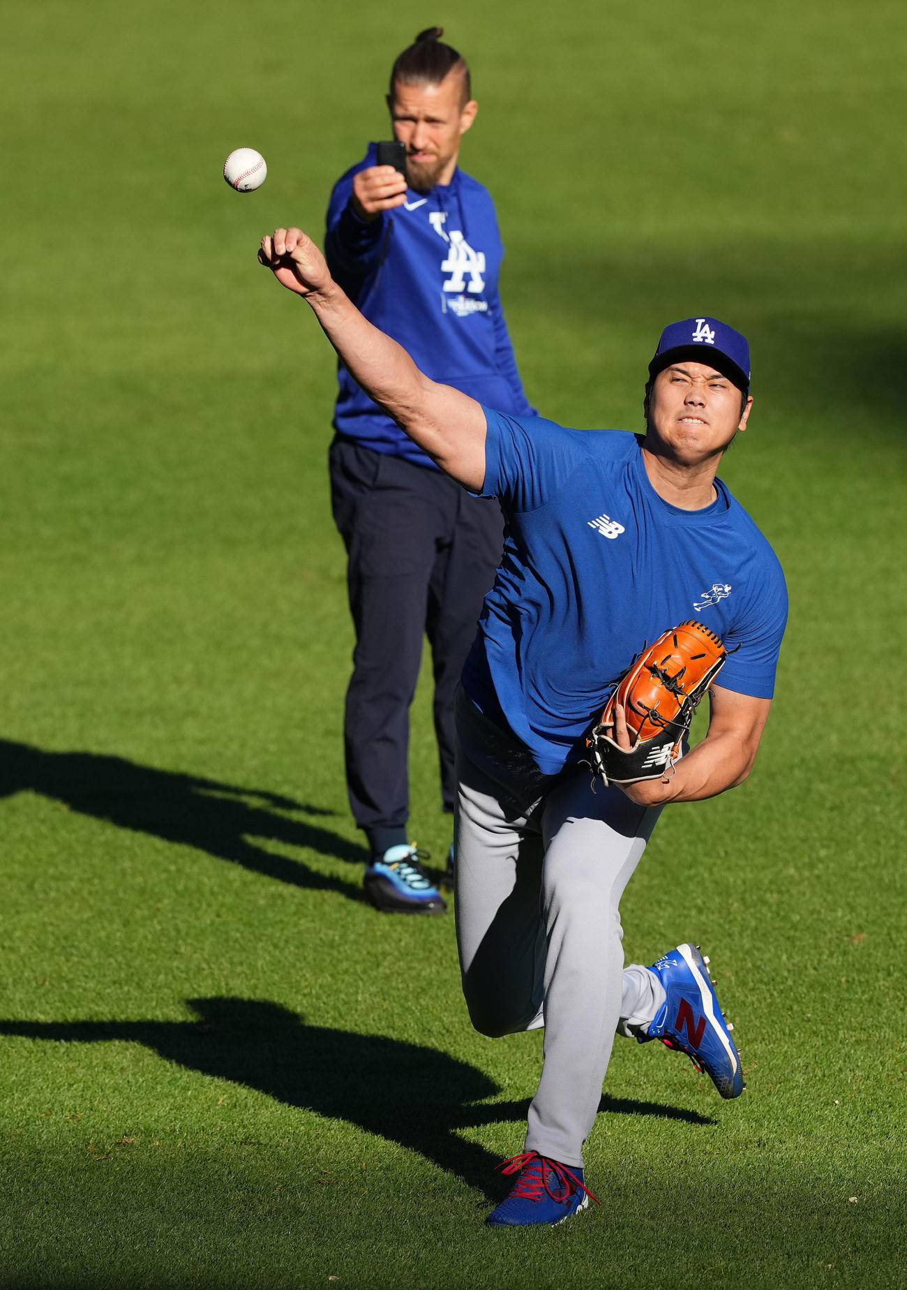 メッツ対ドジャース　試合前、キャッチボールをするドジャース大谷（撮影・菅敏）