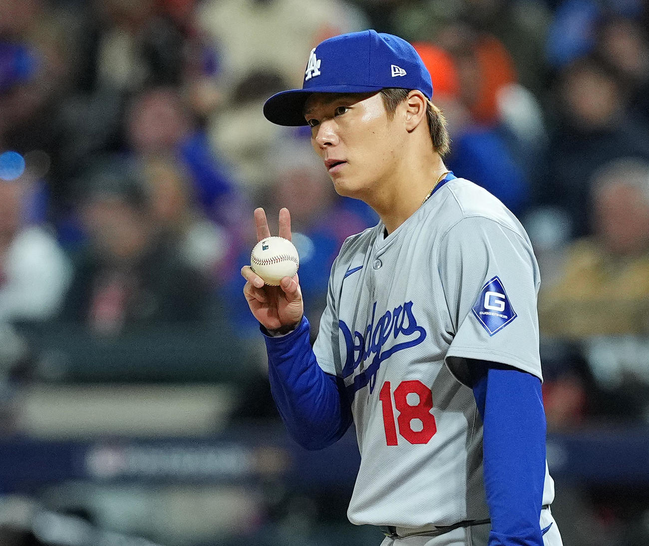 メッツ対ドジャース　4回、投球の合間にポーズをとる山本（撮影・菅敏）
