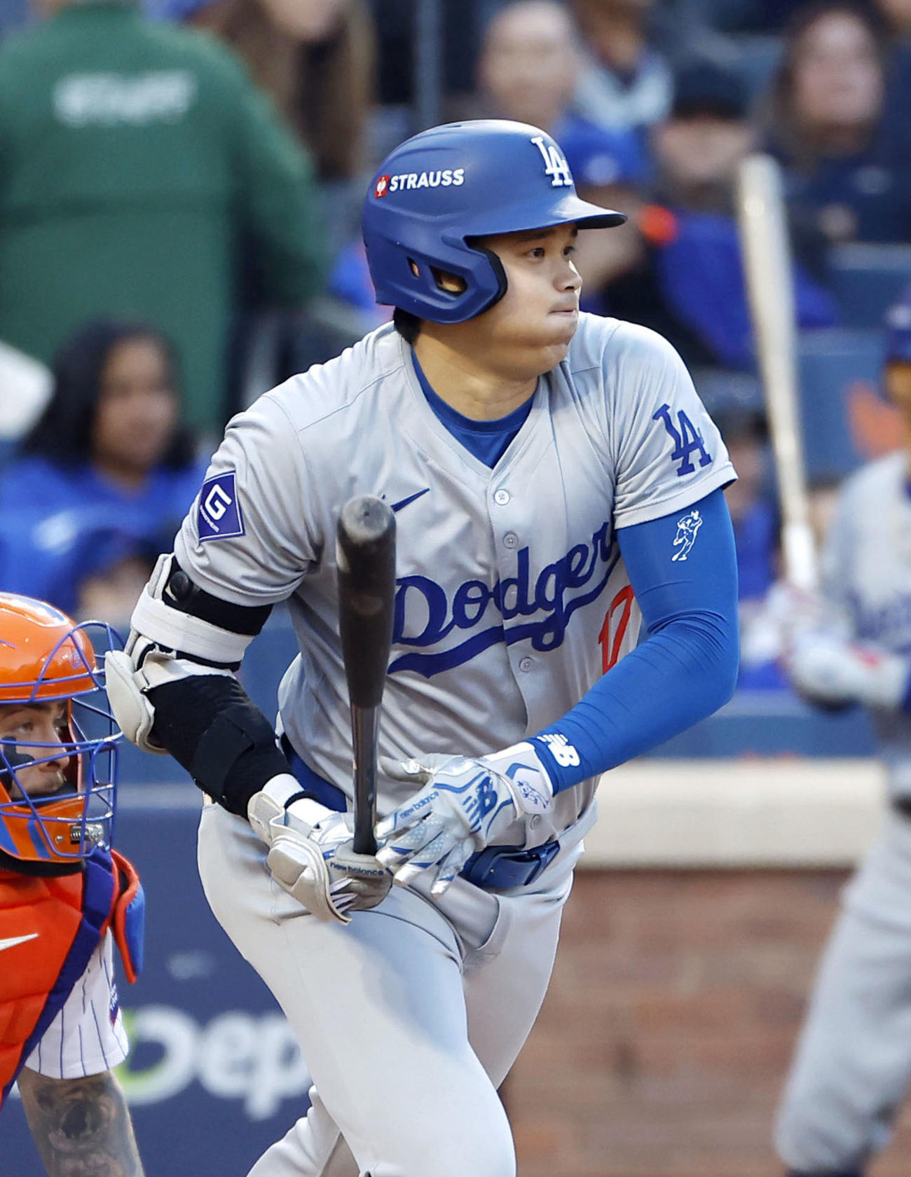 メッツ戦の1回、右前打を放つドジャース・大谷＝ニューヨーク（共同）