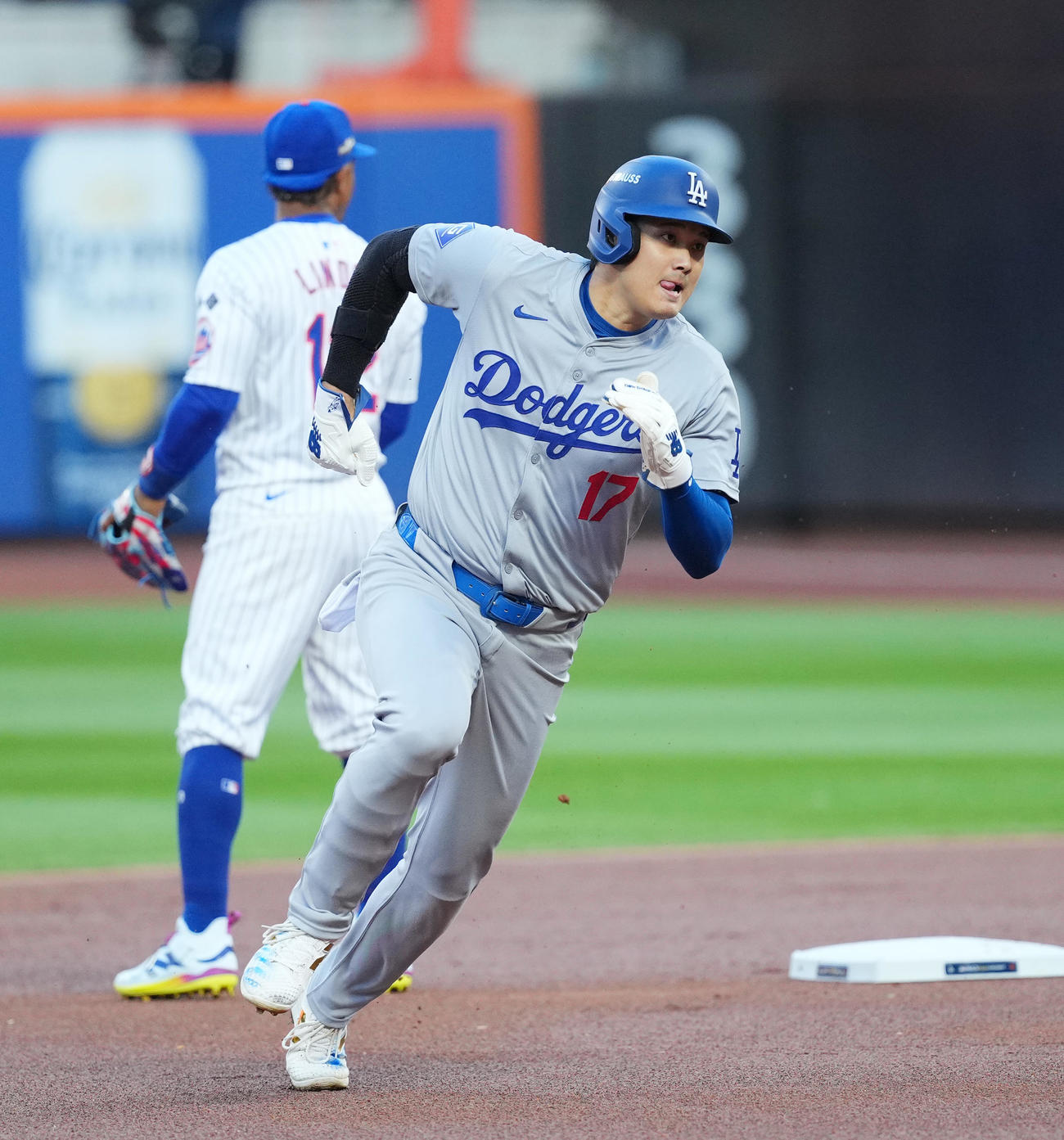 メッツ対ドジャース　1回表ドジャース無死一塁、ベッツの二塁打で一塁から三塁に進む大谷（撮影・菅敏）