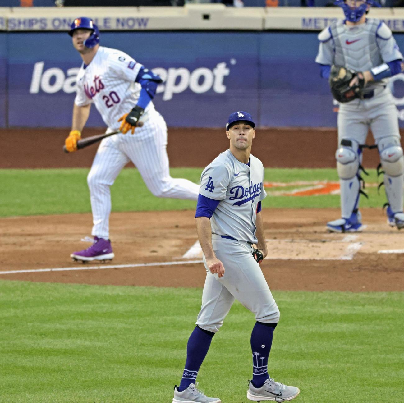 メッツ戦の1回、アロンソに先制3ランを浴びたドジャースのフラーティ＝（共同）