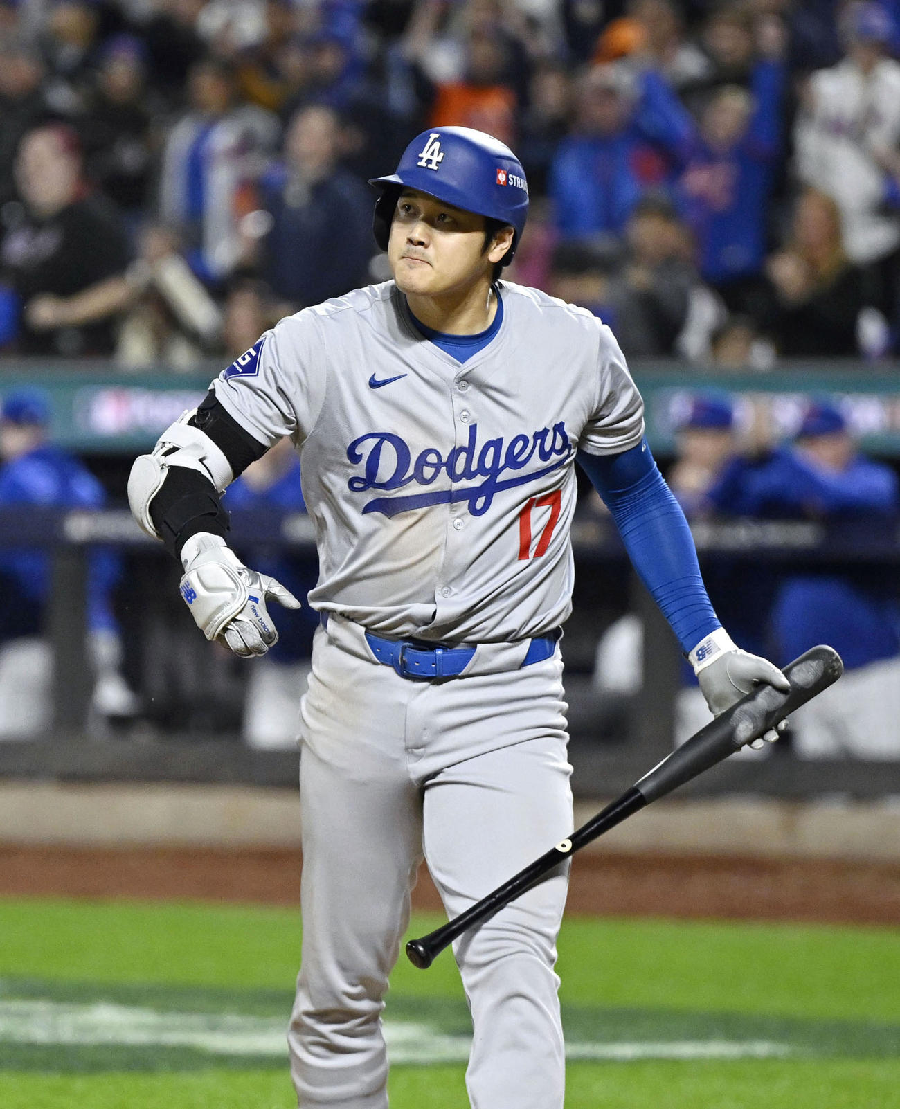 メッツ戦の5回、空振り三振に倒れたドジャース・大谷（共同）