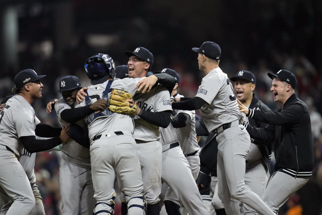 ワールドシリーズ進出を決めて喜ぶヤンキースの選手たち（AP）