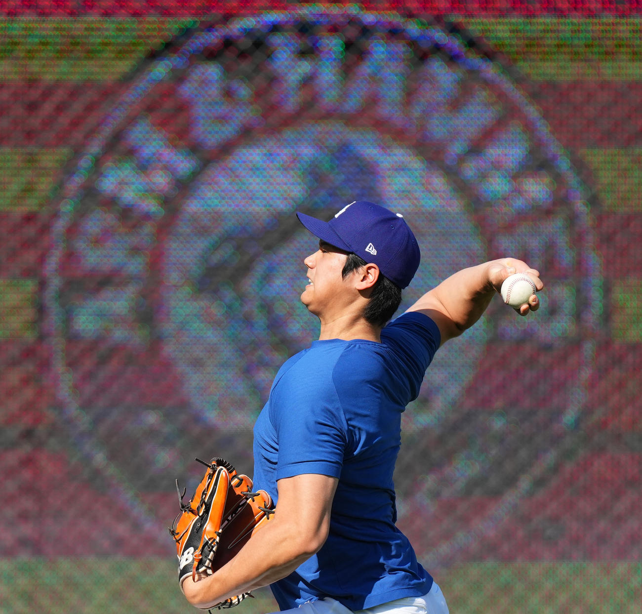 ドジャース対メッツ　試合前、キャッチボールをするドジャース山本（撮影・菅敏）