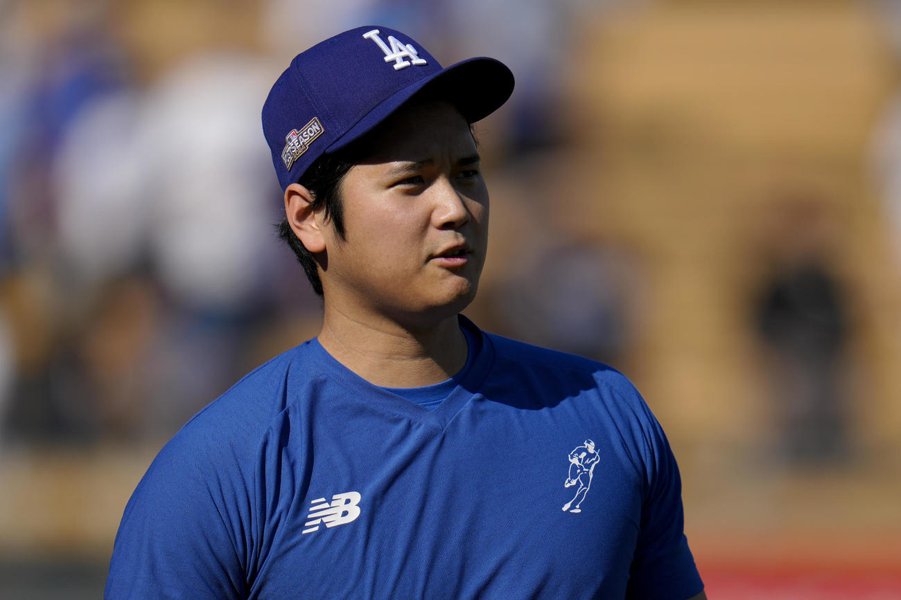 試合前にウォーミングアップを行った大谷翔平（AP)