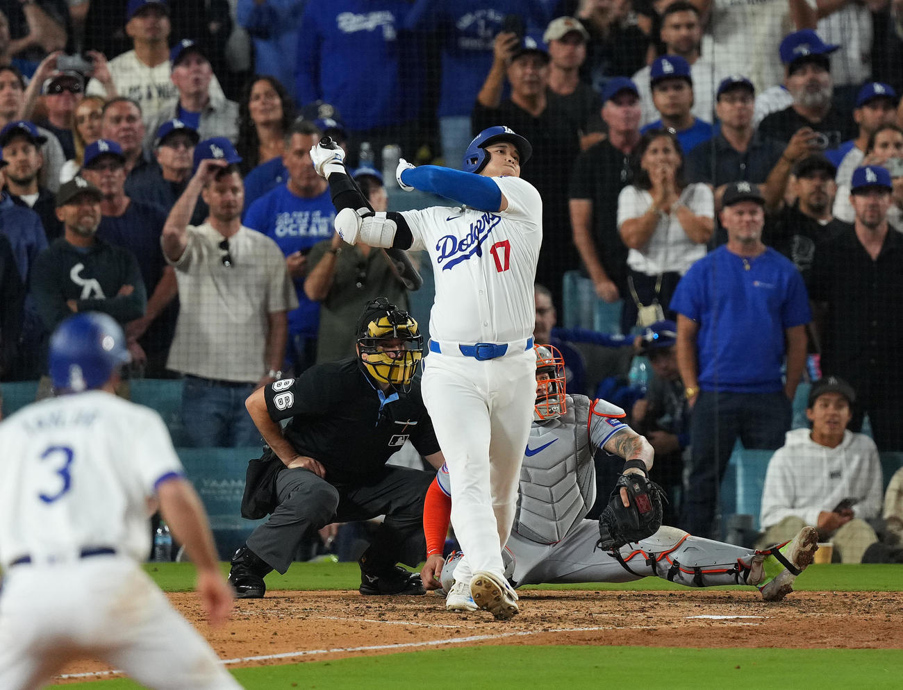 ドジャース対メッツ　6回裏ドジャース無死一、二塁、中適時打を放つ大谷（撮影・菅敏）