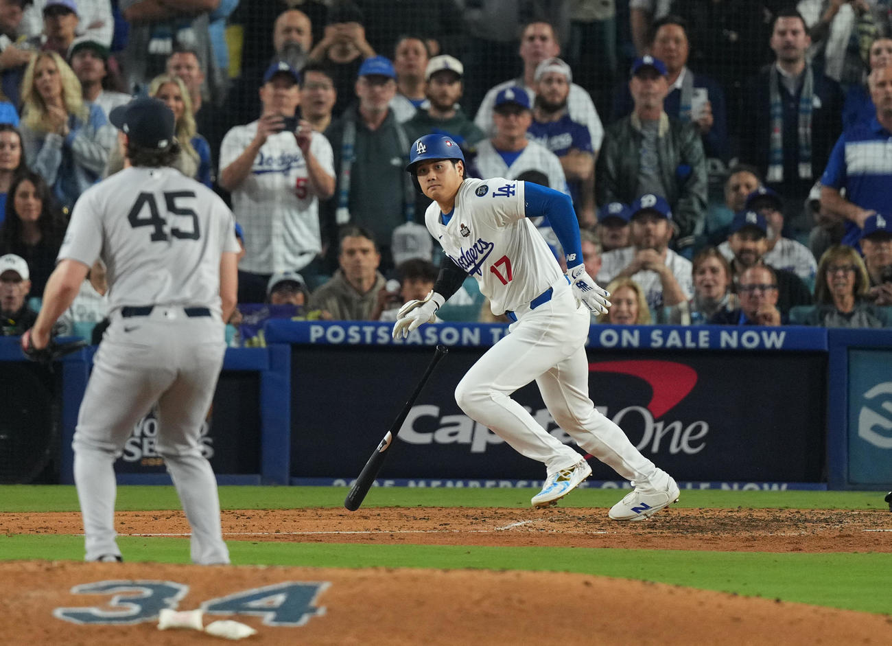 ドジャース対ヤンキース　6回裏ドジャース無死二塁、遊ゴロに倒れる大谷。投手コール（撮影・菅敏）
