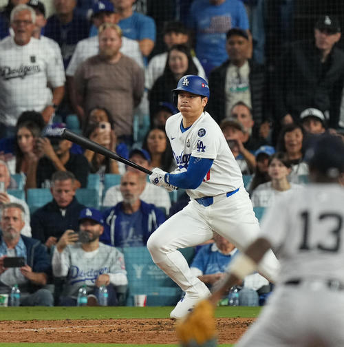 ドジャース対ヤンキース　4回裏ドジャース2死三塁、遊ゴロに倒れる大谷（撮影・菅敏）