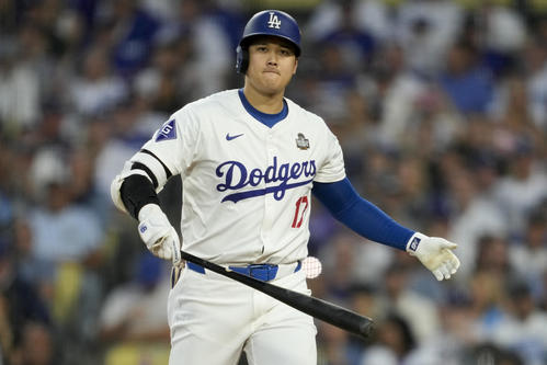 ドジャース対ヤンキース　3回裏ドジャース1死、空振り三振に倒れる大谷翔平(AP)