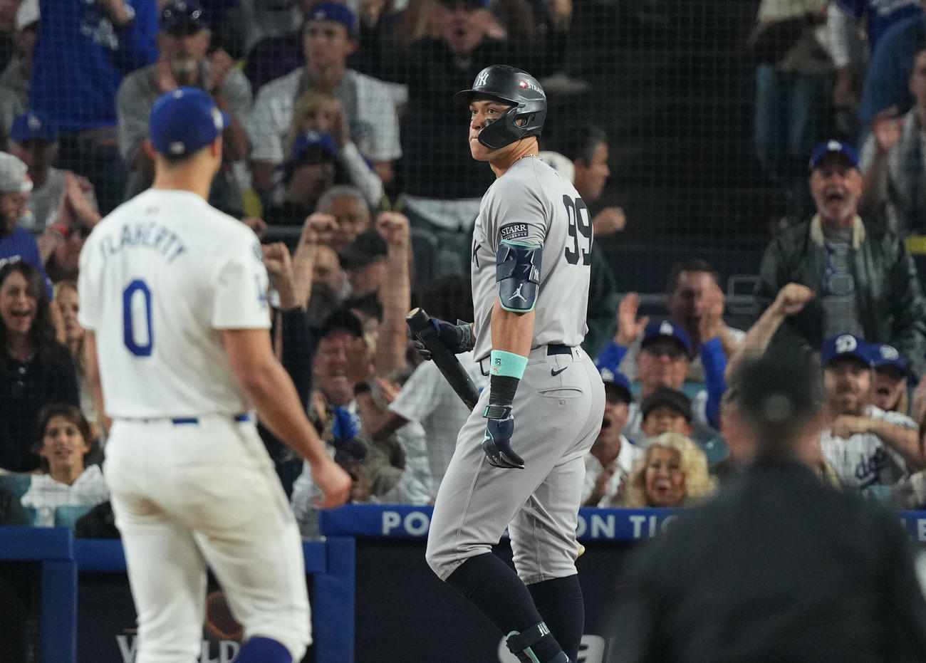 ドジャース対ヤンキース　3回表ヤンキース2死、空振りの三振に倒れるジャッジ。投球フラーティ（撮影・菅敏）